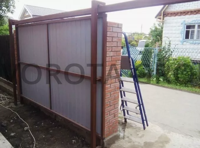 Подвесные откатные ворота светло-коричневые 1700х3500