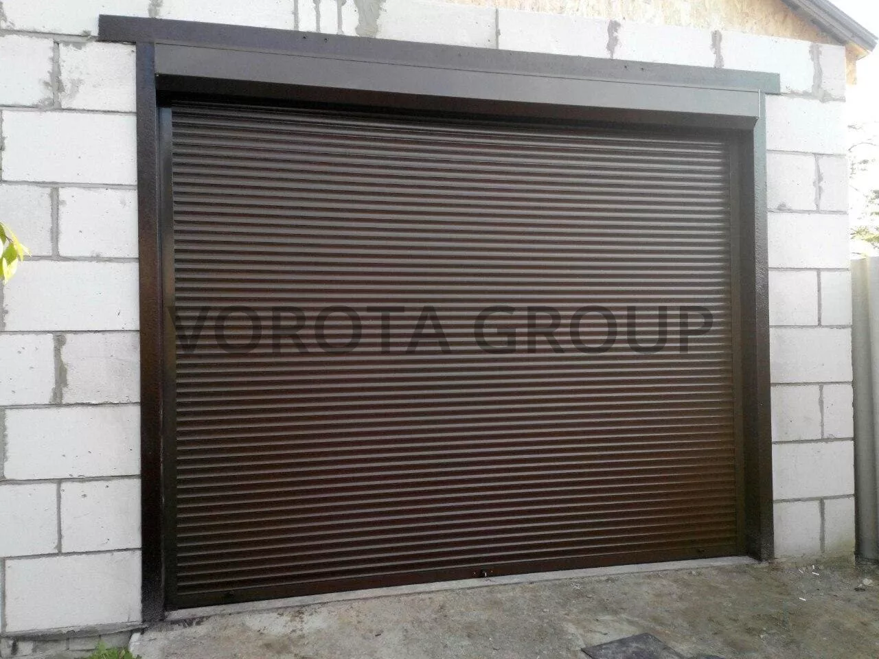 Рулонные ворота для гаража Doorhan для частного дома 3000x2250