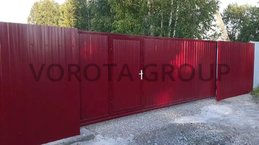 Автоматические откатные ворота Doorhan бордовые 1800х4700