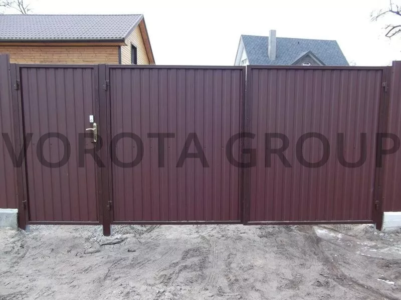 Распашные ворота из профнастила Doorhan темно-коричневые 2400х1700