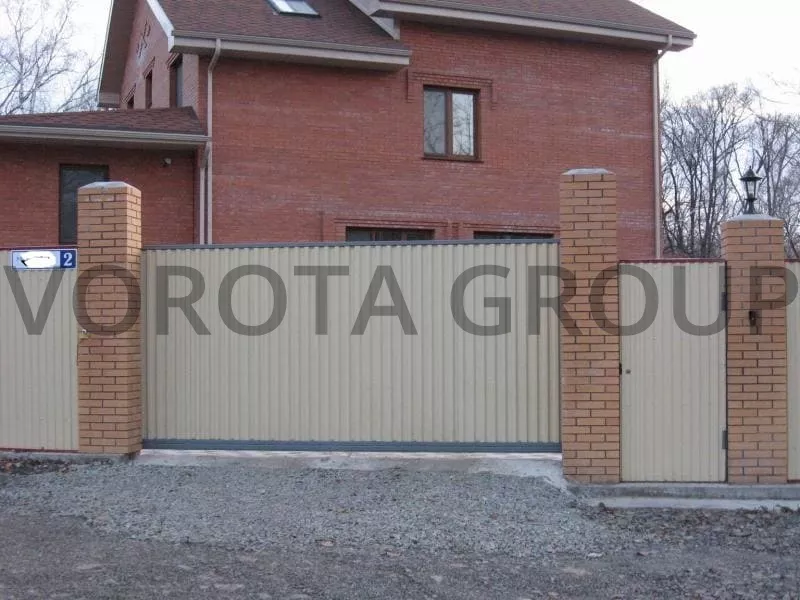 Автоматические откатные ворота Doorhan бежевые 2200х3000
