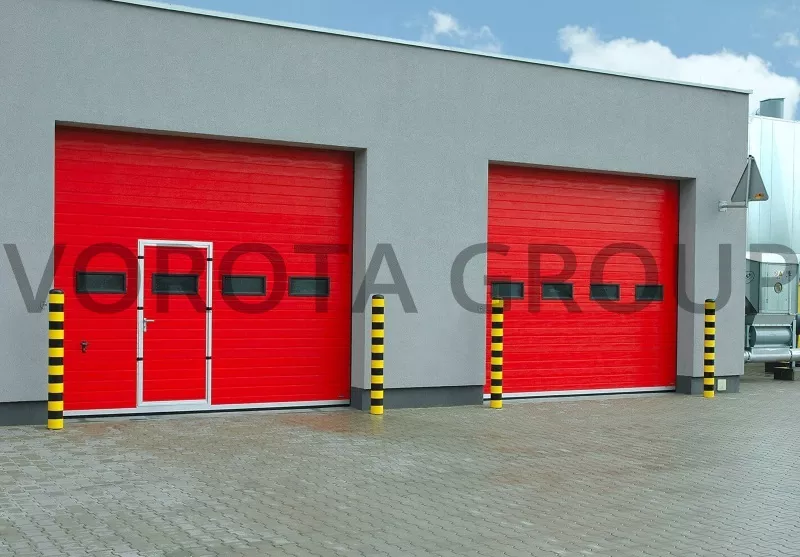 Промышленные гаражные ворота красного цвета Doorhan 4100x4000