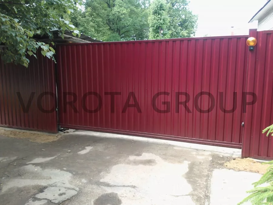 Автоматические откатные ворота Doorhan бордовые 1800х4800