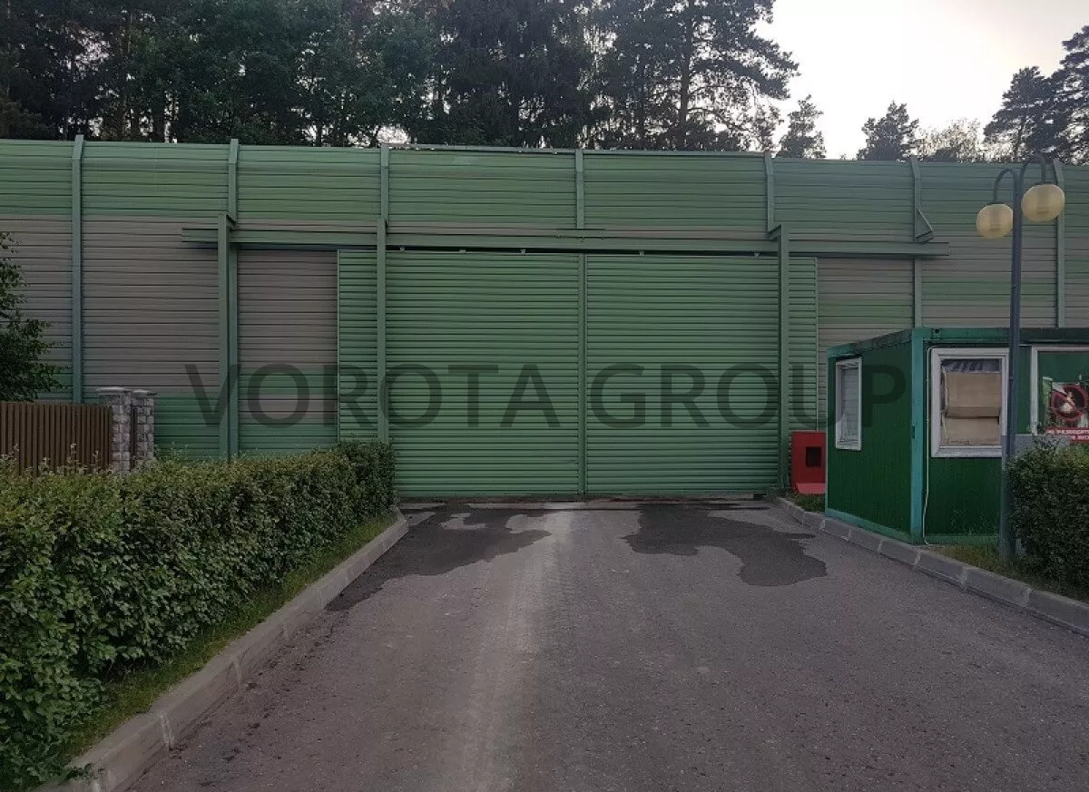 Подвесные откатные ворота Alutech зеленые 1850x4200