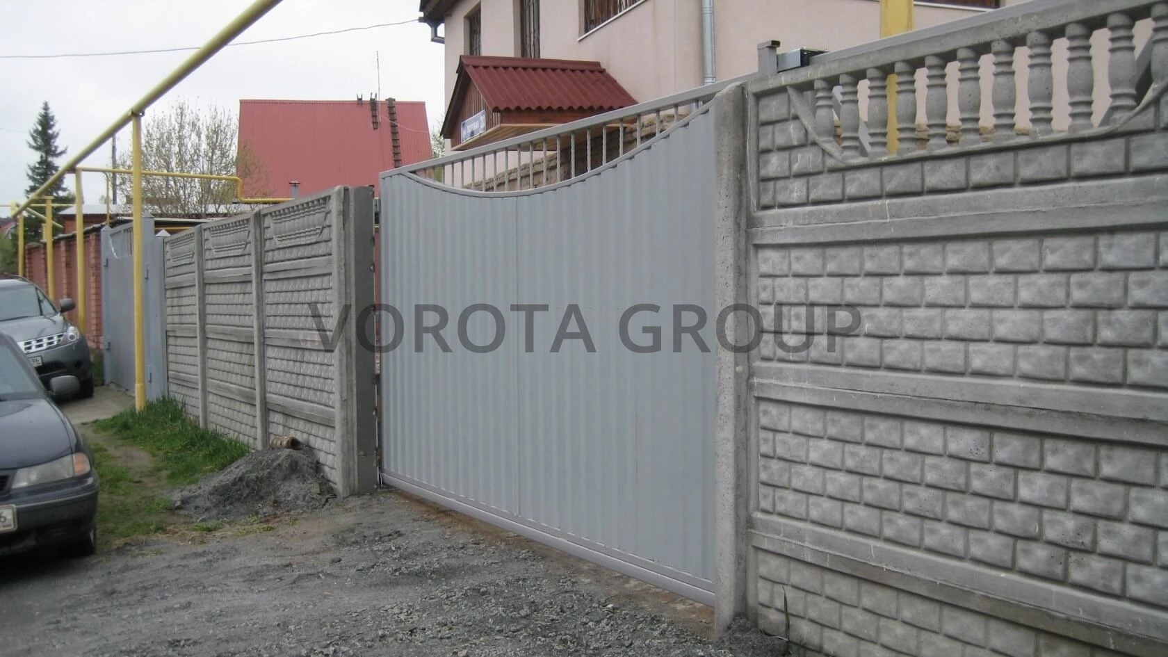 Подвесные откатные ворота Alutech серые 2100x2500