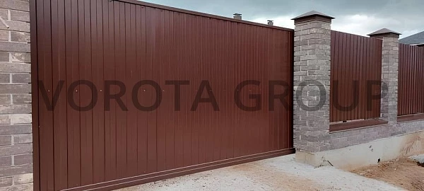 Механические откатные ворота Alutech коричневые 2000x2500